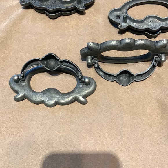 VINTAGE RUSTIC DRESSER PULLS LOT OF 7 - Picture 8 of 10